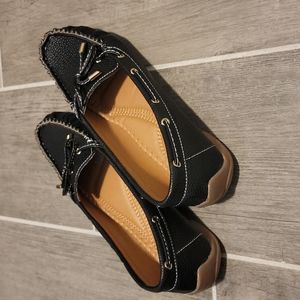 Women's NWOT Forever Comfort black flats size 8
